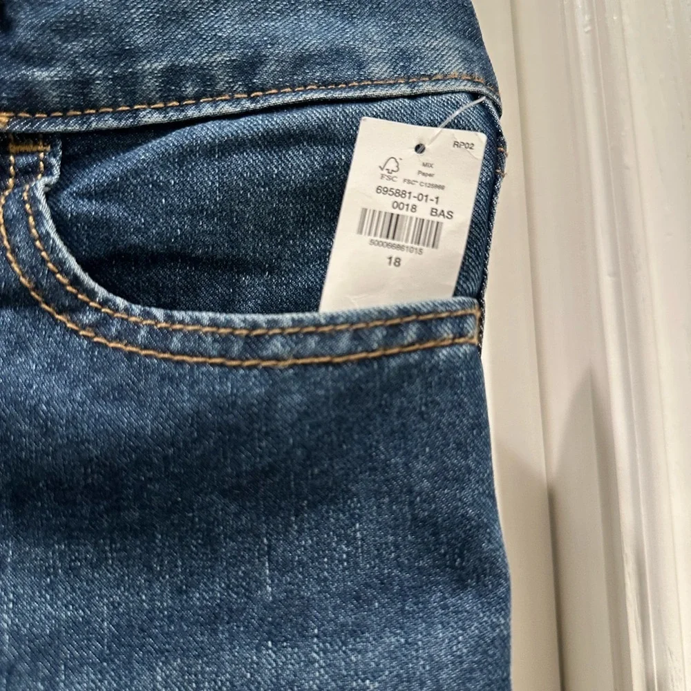 Old Navy Boys’ Blue Jeans Straight Leg Size 18 NWT